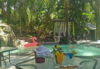 CHEZ NOUS has Balcony rooms