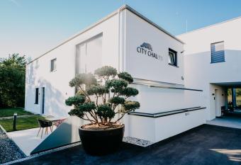 City Chalets Salzburg has Balcony rooms