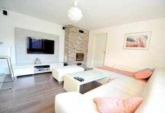 Mal   rodinn   dom  ek has Balcony rooms