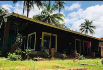 River Stone RiverFront Farm House has Balcony rooms