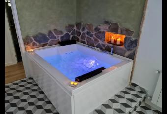 Alojamientos Seg  briga Rural ( Mandil) allows 18 year olds to book a room