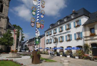 Gasthof Deutscher Adler und Hotel Puchtler allows 18 year olds to book a room