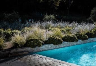 Maison-M AIX allows 18 year olds to book a room