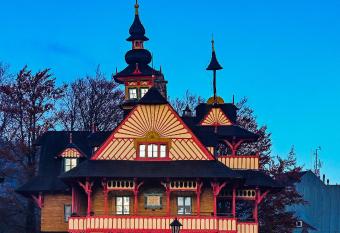 Libu    n & Mam  nka n  rodn   kulturn   pam  tky has Balcony rooms