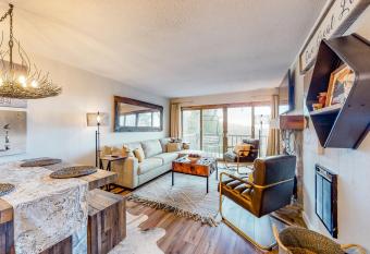 Skyleaf has Balcony rooms