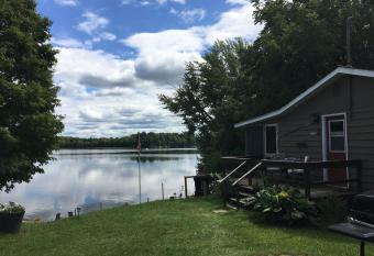 Redfish Cottages has Balcony rooms