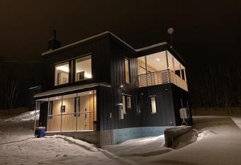 Tanuki House - walking distance to Rusutsu Resort has Balcony rooms