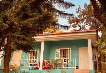Stan-Inn, North Goa, Vagator, with strong WIFI,free private parking & kitchen, Can Cook where you stay has Balcony rooms