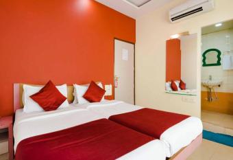 HOTEL GOLDEN PLAZA has Smoking rooms