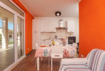 Residence gli Ulivi Appartamento 3 has Balcony rooms