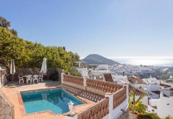 Casa rural Villena has Balcony rooms