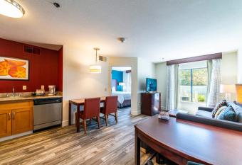 Metro PHX 1bd interior corridor has Balcony rooms