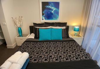 The Gallery Luxe 1 BR Executive Apartment in the heart of Braddon Wine Secure Parking WiFi has Balcony rooms