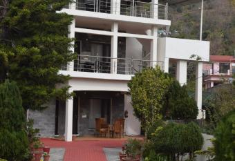 Ville Paradise has Balcony rooms