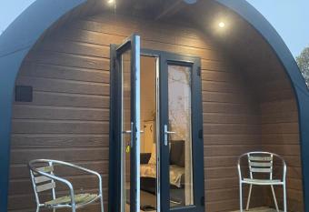 The Pod With Hot Tub Juniperlea allows 18 year olds to book a room