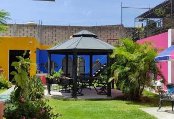 VILLA D-SPITIA Apartamentos en renta allows 18 year olds to book a room