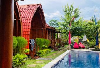 Bemo Villas & Pool has Balcony rooms