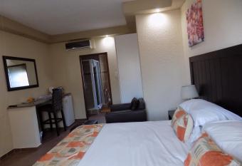 Margate Beach Lodge has Balcony rooms