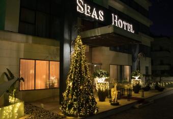 Seas Hotel Amman allows 18 year olds to book a room