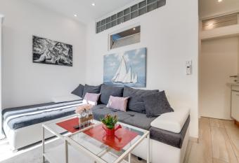 B&B Antigona allows 18 year olds to book a room