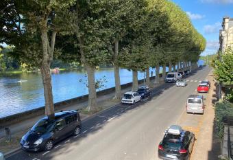 Le Charles VII CHINON has Balcony rooms