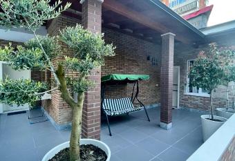 E&A Apartments Guesthouse has Balcony rooms