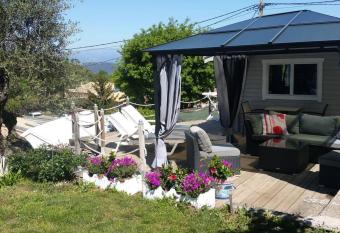 Chalet de charme tout confort allows 18 year olds to book a room