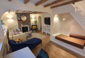 Beautiful House And Elevated Garden In Bridgnorth has Balcony rooms