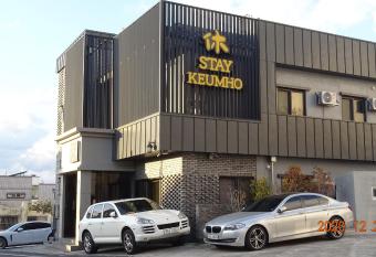 Hotel HueStay-KeumHo allows 18 year olds to book a room
