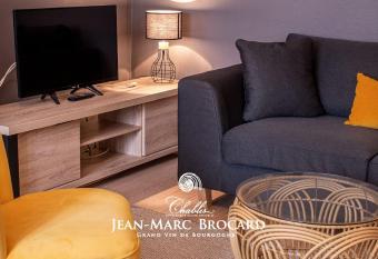 La Suite allows 18 year olds to book a room