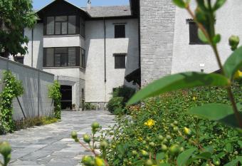 La Bottega Del Falegname allows 18 year olds to book a room