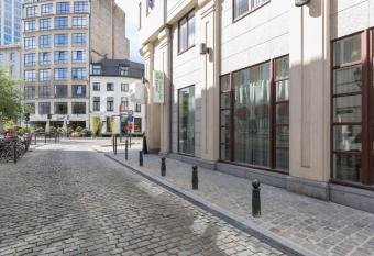 Holiday Inn Express Brussels-Grand-Place, an IHG Hotel allows 18 year olds to book a room