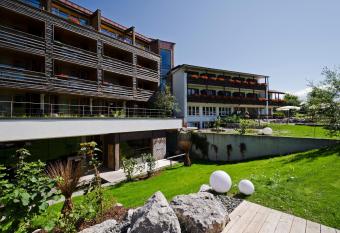 Hotel Kaufmann allows 18 year olds to book a room