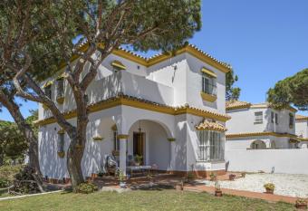 Estancia Familiar la Barrosa has Balcony rooms