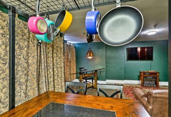 221B - Sleeps up to 5! allows 18 year olds to book a room