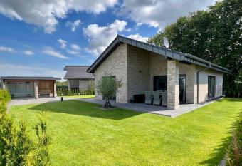 Ferienhaus mit Sauna am Harkebr  gger See in der N  he von Oldenburg has Balcony rooms