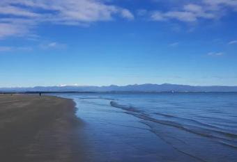 Sunny Studio by the Airport and Sea allows 18 year olds to book a room