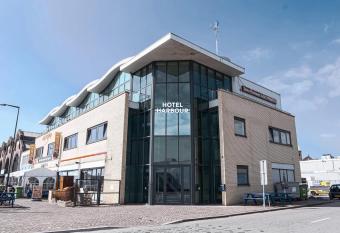 Harbour Hotel IJmuiden allows 18 year olds to book a room
