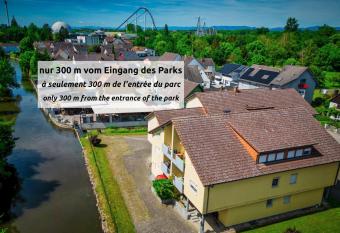 Ferienwohnung beim Europa-Park Rust allows 18 year olds to book a room