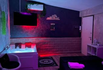 Atena Apartments B&B Platino allows 18 year olds to book a room