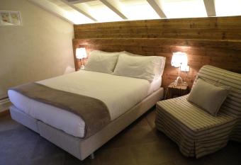La Vita in Campagna allows 18 year olds to book a room