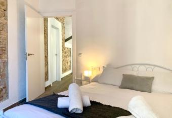 Vila Badalona has Balcony rooms