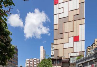 Hotel 1936 allows 18 year olds to book a room