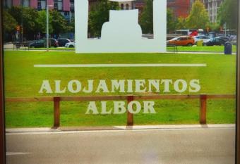 Alojamientos ALBOR I allows 18 year olds to book a room