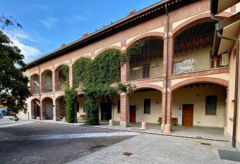 Cascina San Giovanni has Balcony rooms