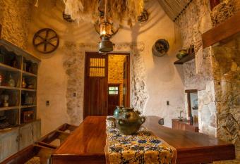 La Casa del Encomendero has Balcony rooms