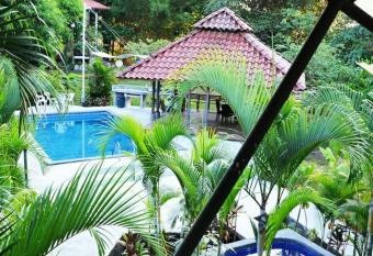 CasaVerde Atenas has Balcony rooms