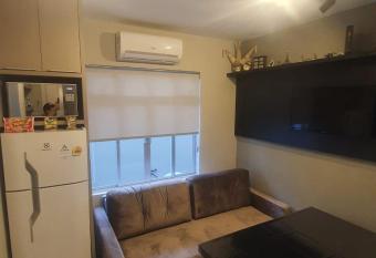 Lindo apto, 100metros da praia, na Av Brasil com a Av Central melhor localiza    o has Balcony rooms