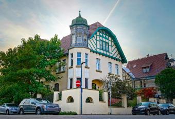 Traumhaft wohnen in Jugendstilvilla has Balcony rooms