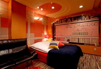 Hotel Savoy - Adult Only allows 18 year olds to book a room